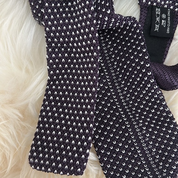 Tom Ford Dark Blue and White Patterned Tie - Picture 5 of 6